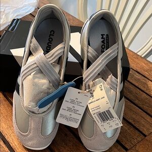 Barredad Mary Jane Sneakers in Light Gray and Black Sz 6 NWT and box